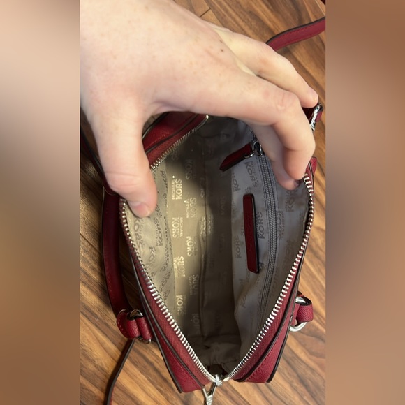 Michael Kors crossbody - Picture 2 of 2